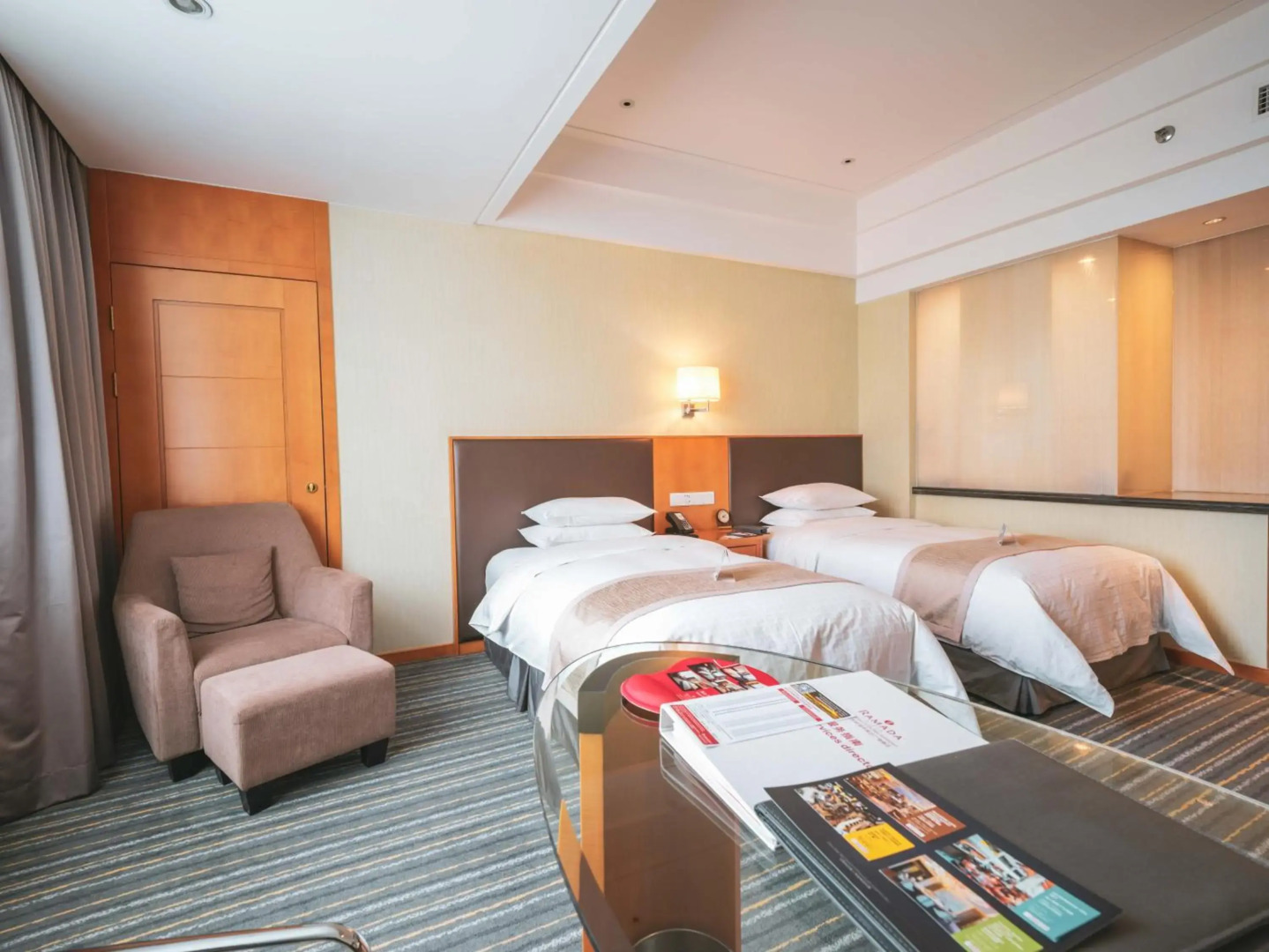 Отель Ramada Plaza by Wyndham Shanghai Pudong Airport