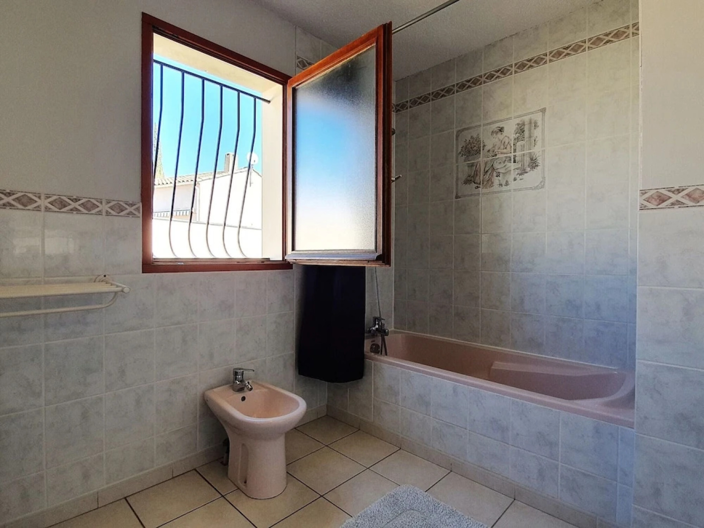 Pretty Villa With Above Ground Pool