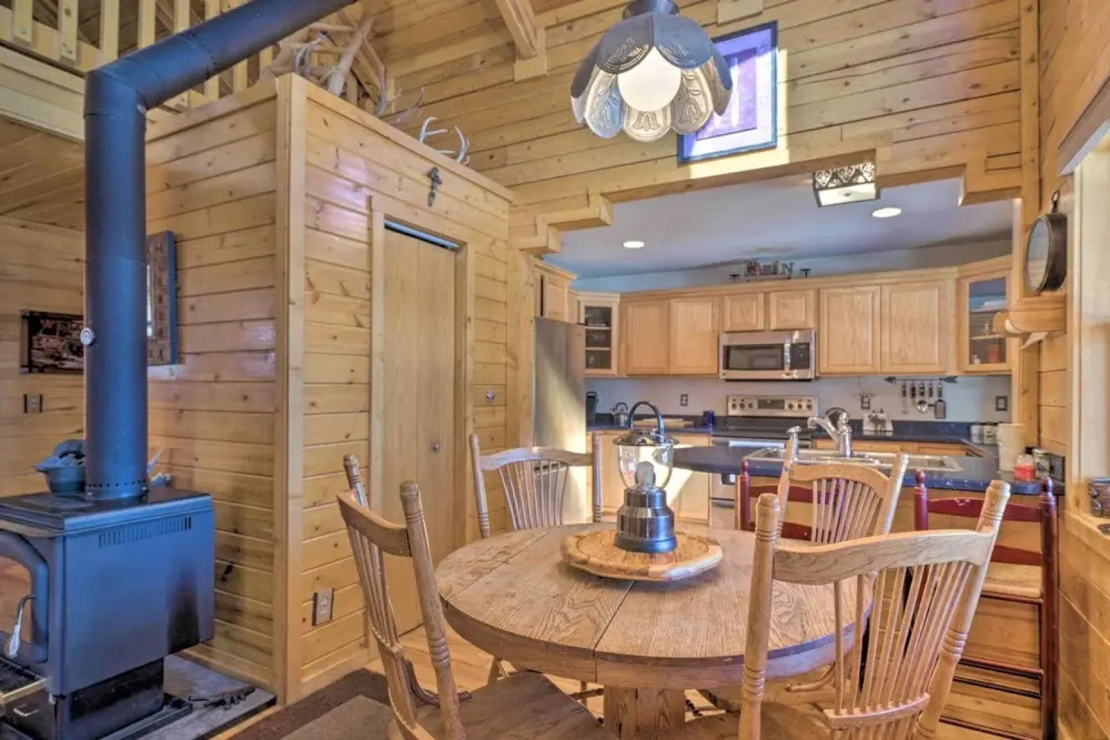 Log Cabin w/ Mountain Views ~ 30 Mi to Pikes Peak!