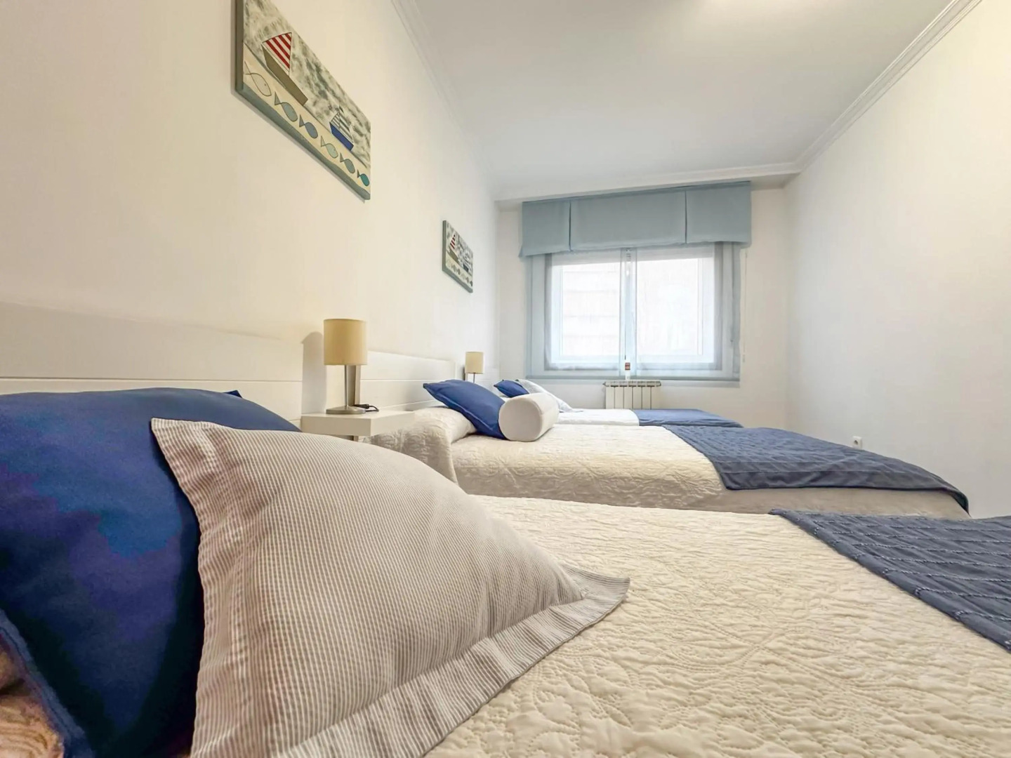 Apartamento completo, amplio, muy iluminado y con plaza de garaje incluida.