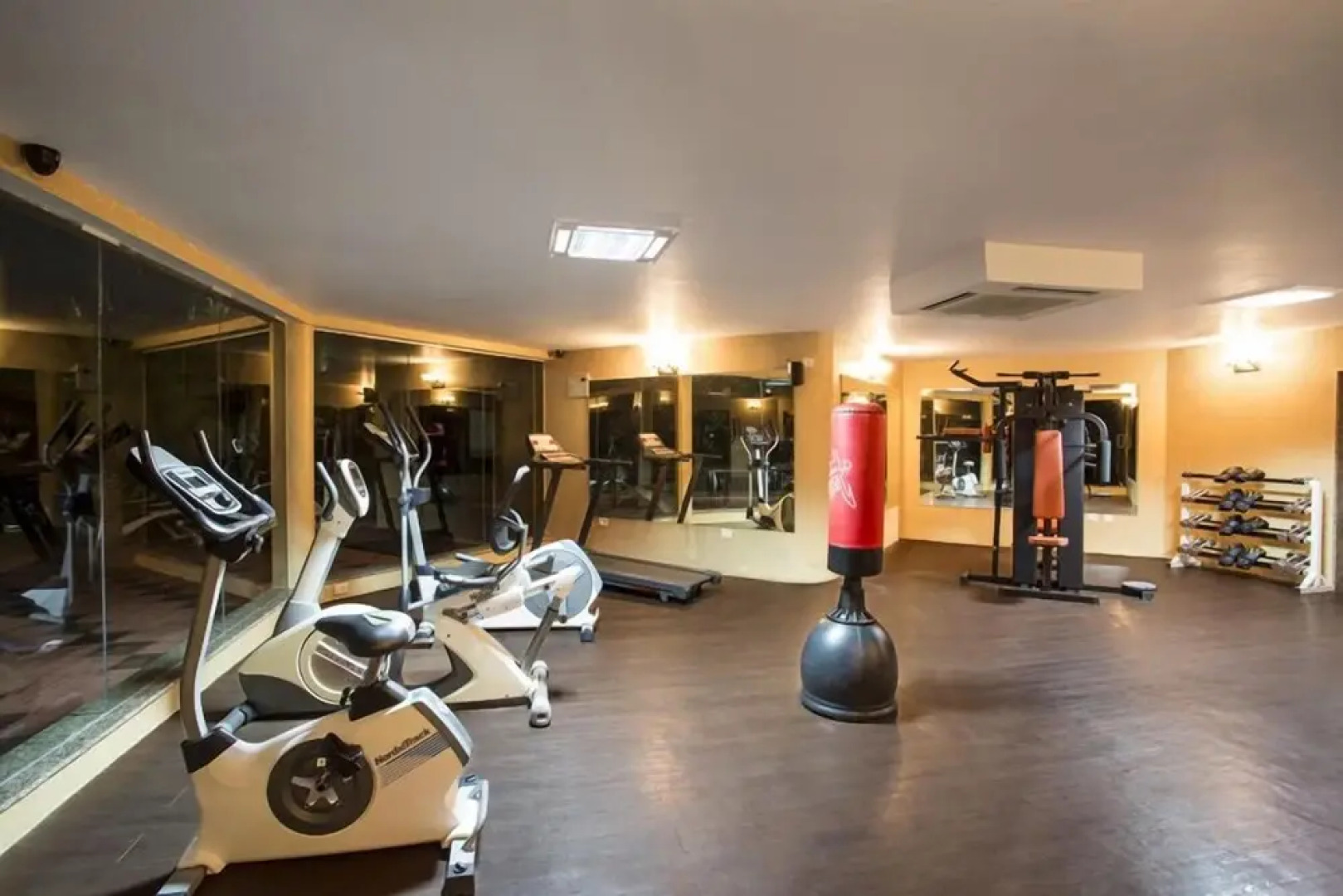 Confident Amoon - The Glamour Spa and Resort