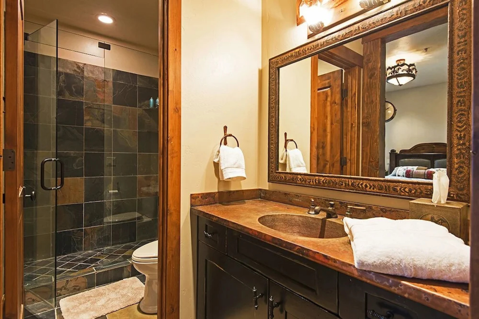 4BR Luxury Ranch Cabin by RedAwning