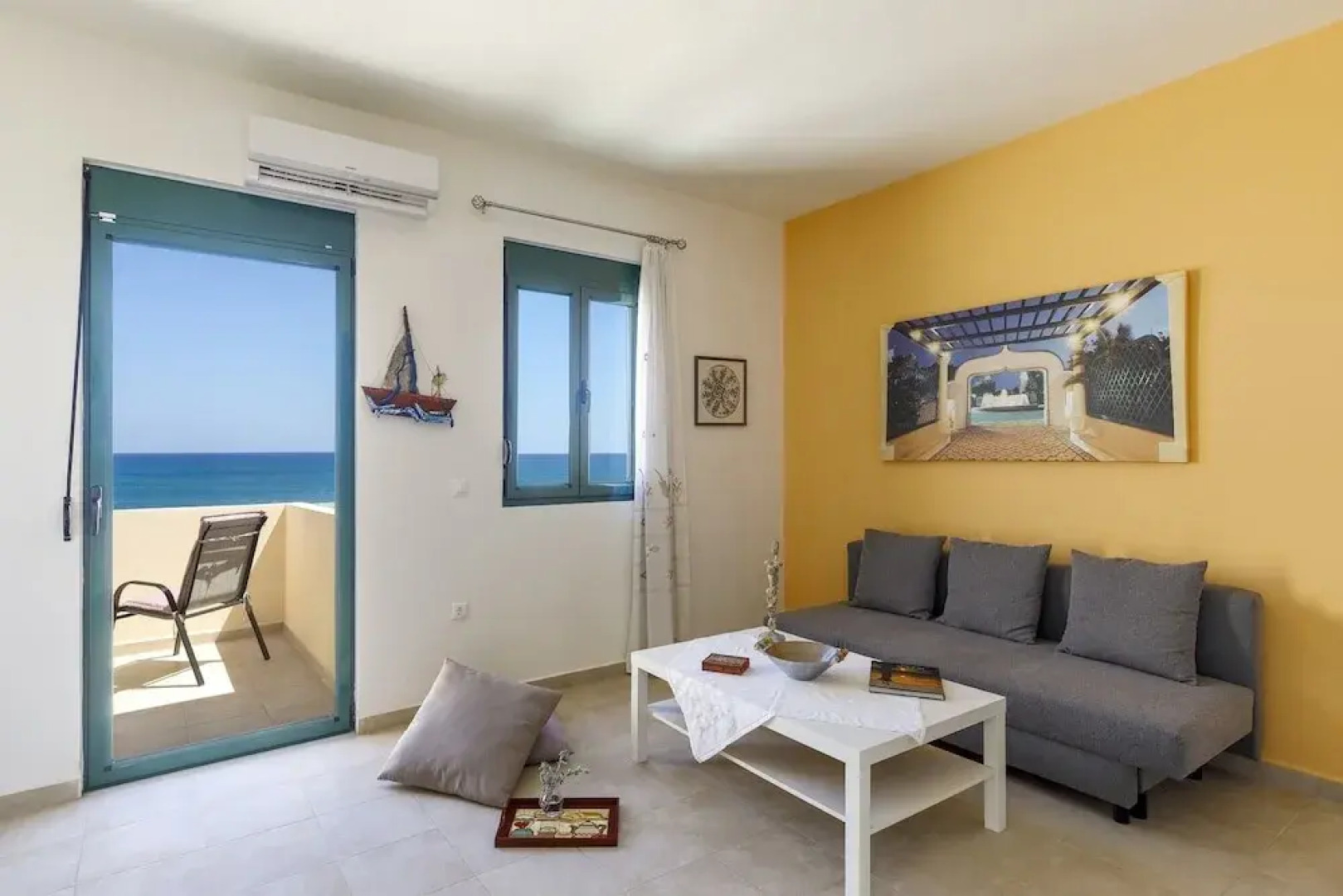 Live by the sea at House Almyra