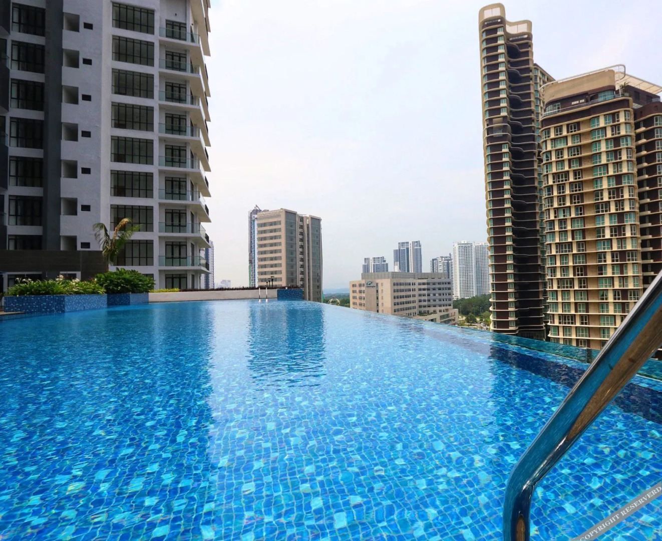 D Pristine Family Suites By Holi