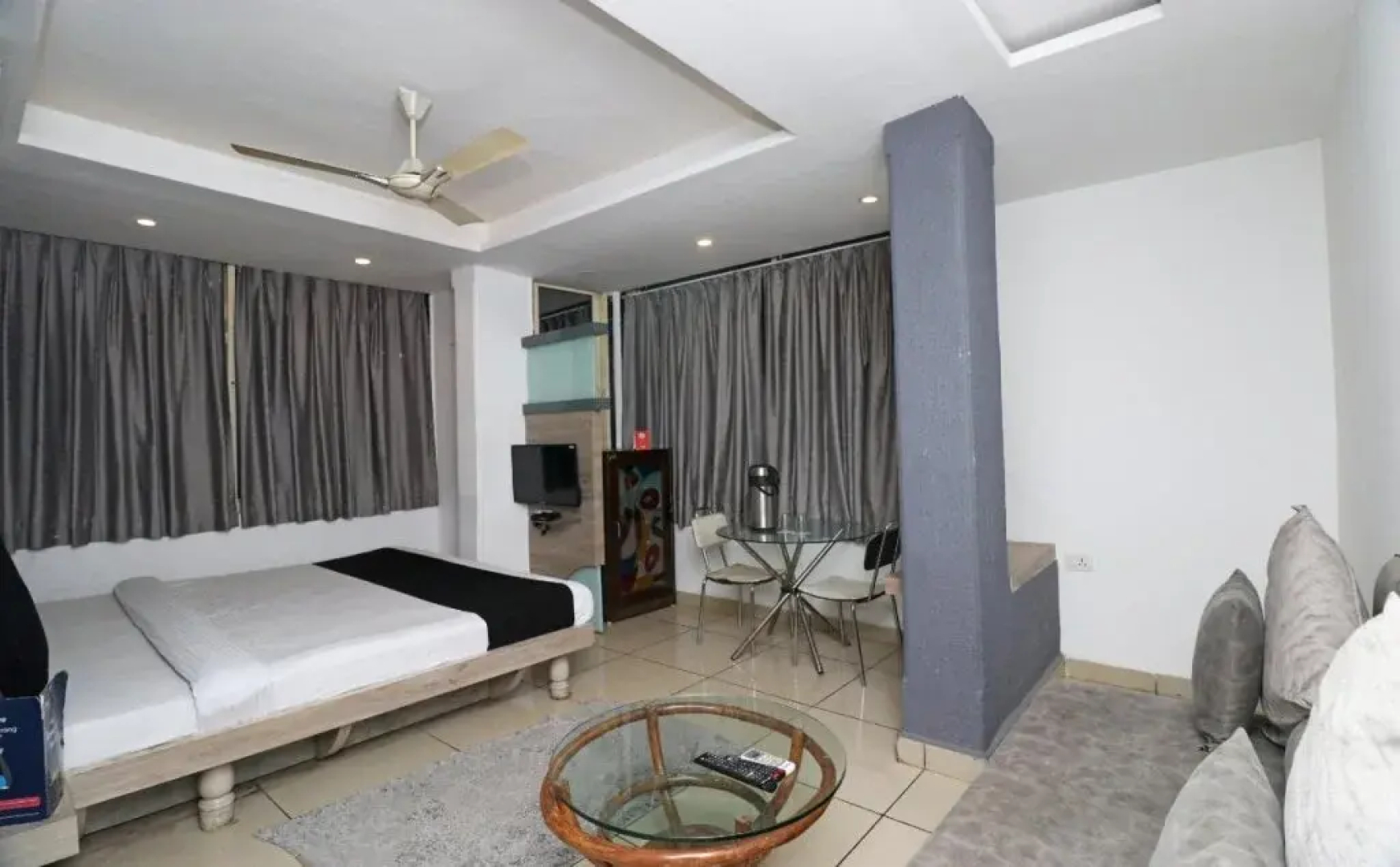 Hotel Saket By OYO Rooms