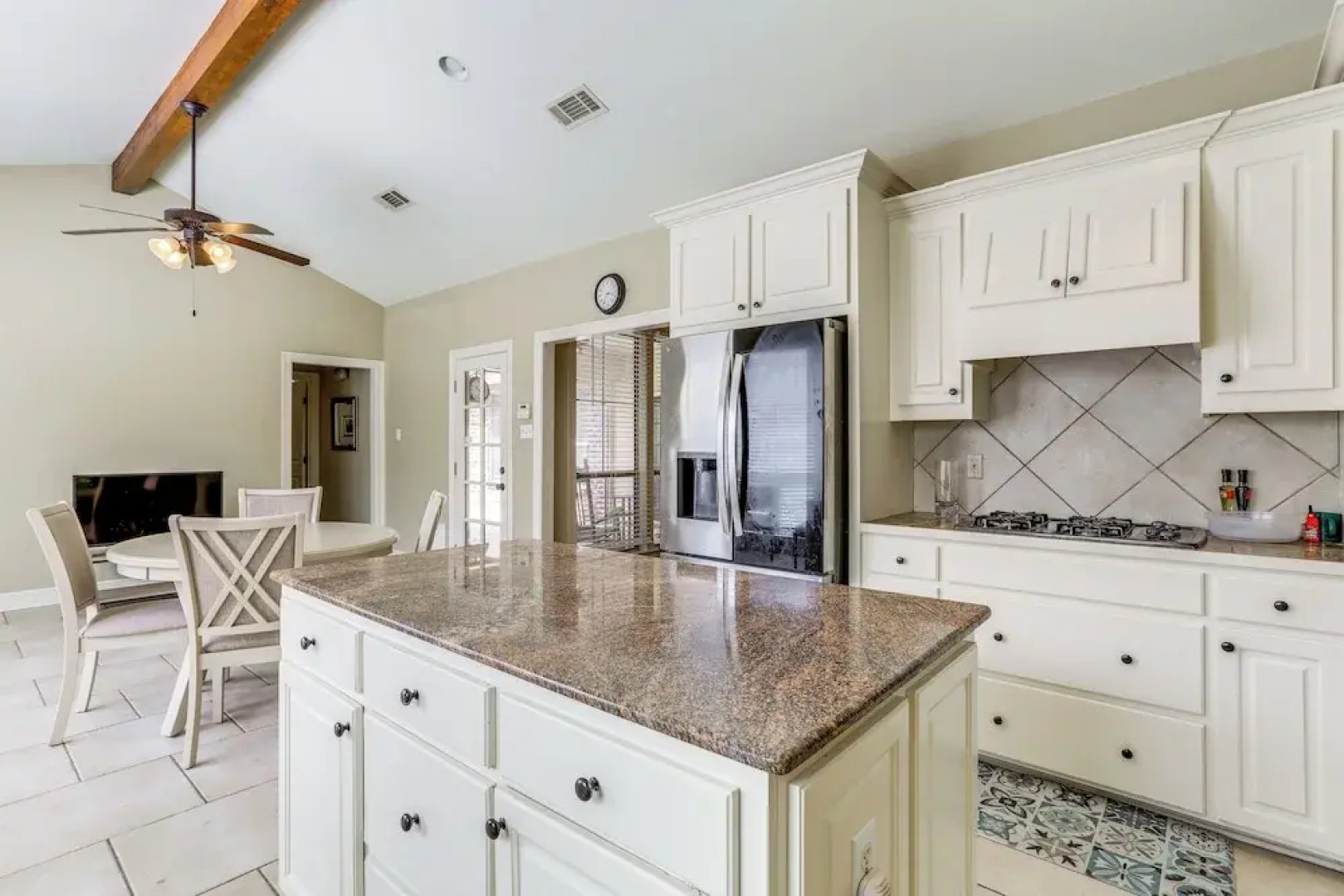 Easy Access to I-10: Family Home in Prairieville!