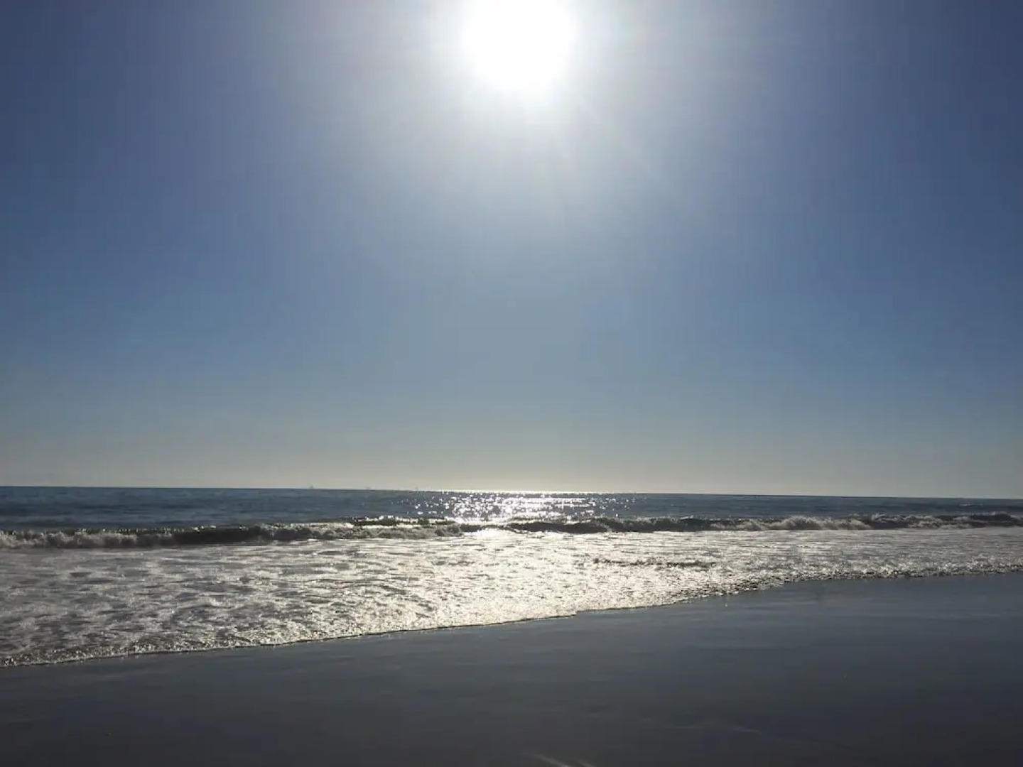 Modern Mountain-View Condo, 1 Block To Beach! Condo