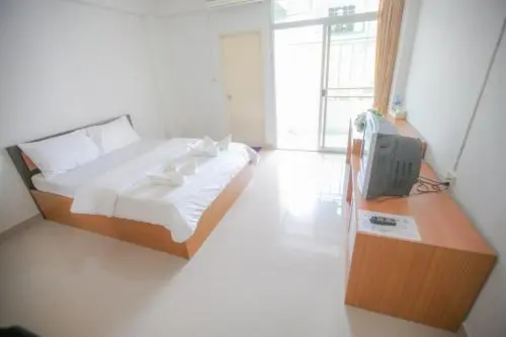 Grand Charoonrat Apartment