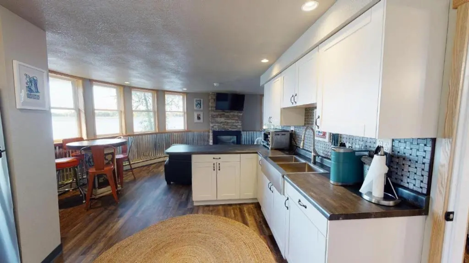 Square Bed ~ Round House