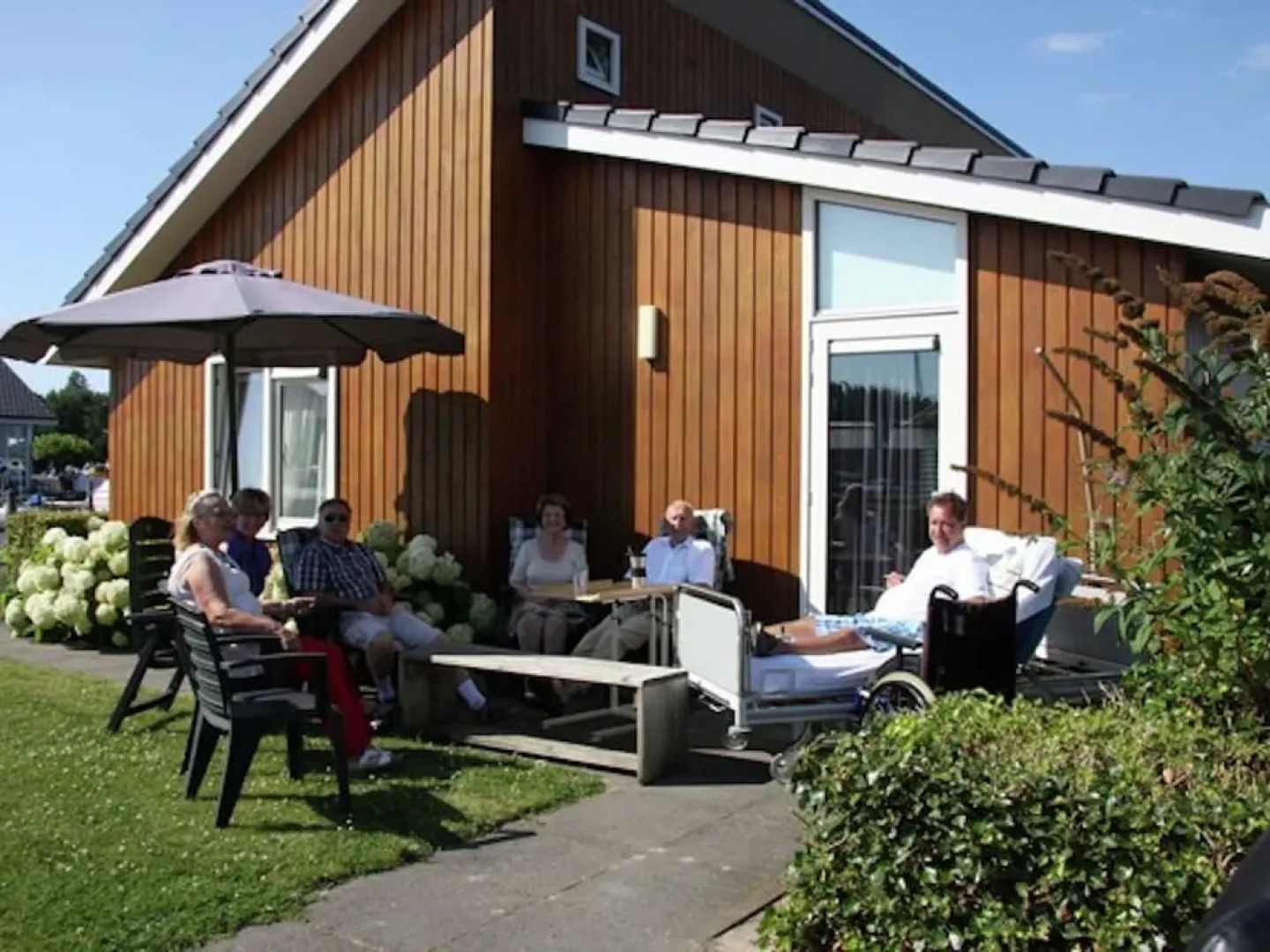 House by Uitgeestermeer With Garden