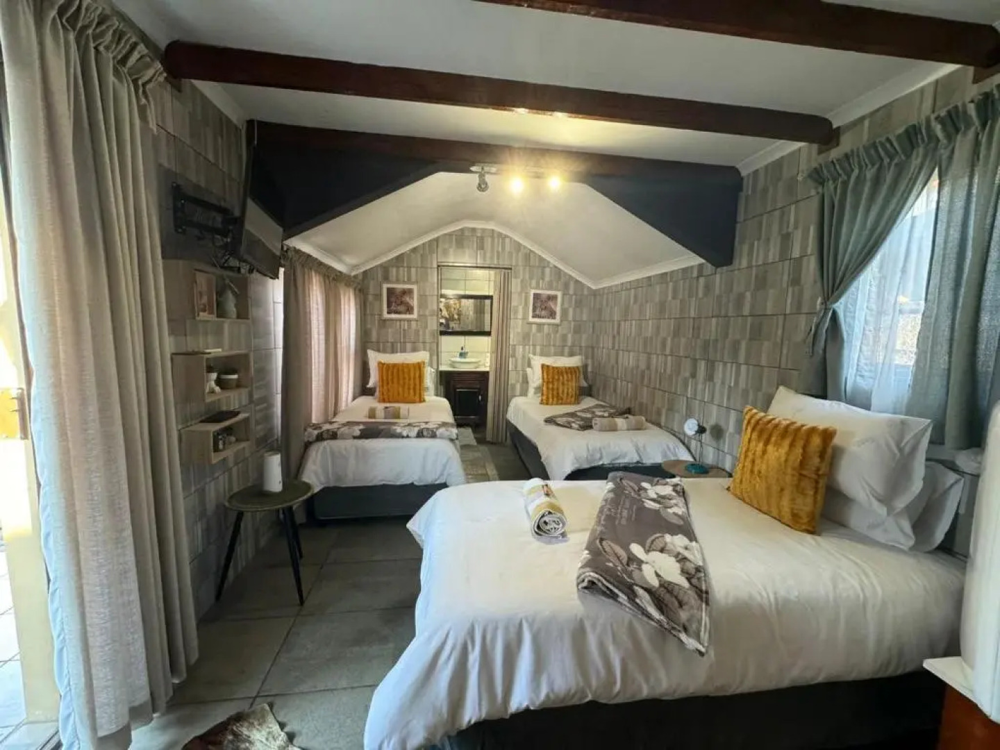 Paul & Mollie's Guest House