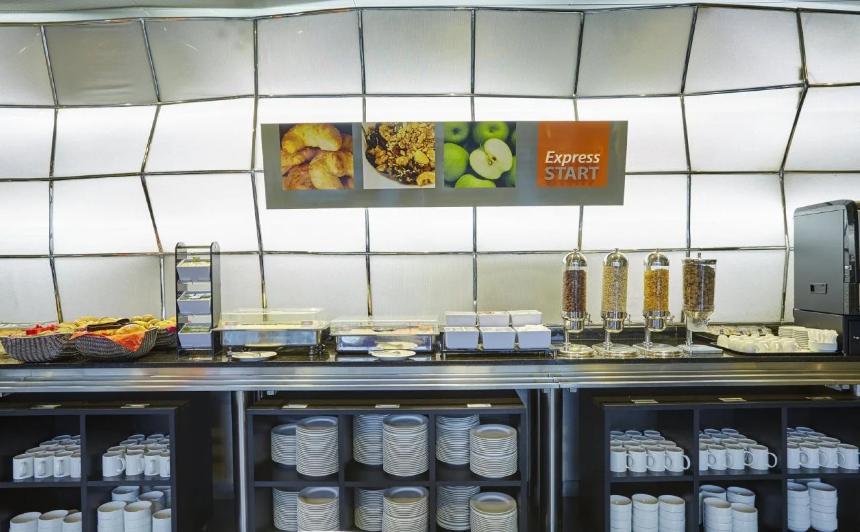 Holiday Inn Express Lisbon - Alfragide by IHG