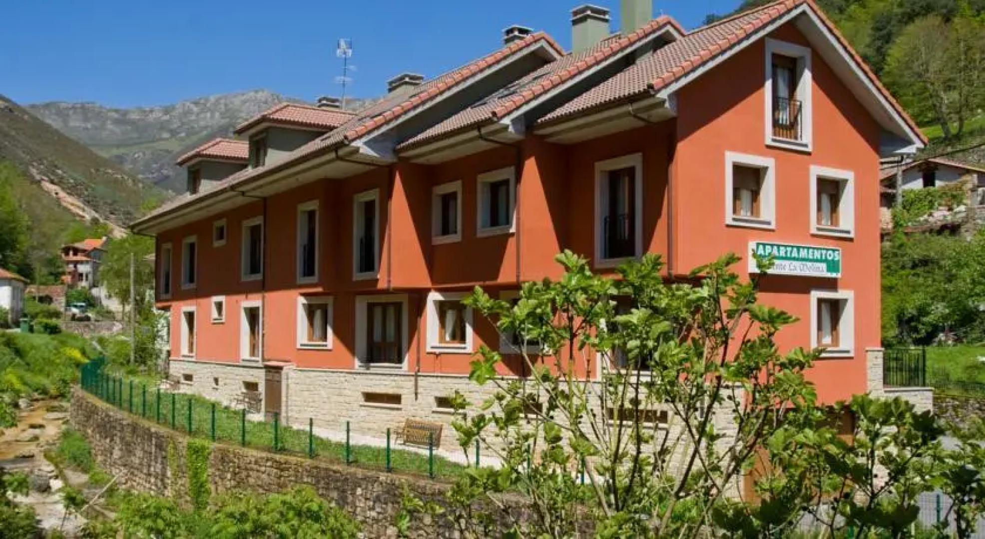 Apartamentos Puente La Molina