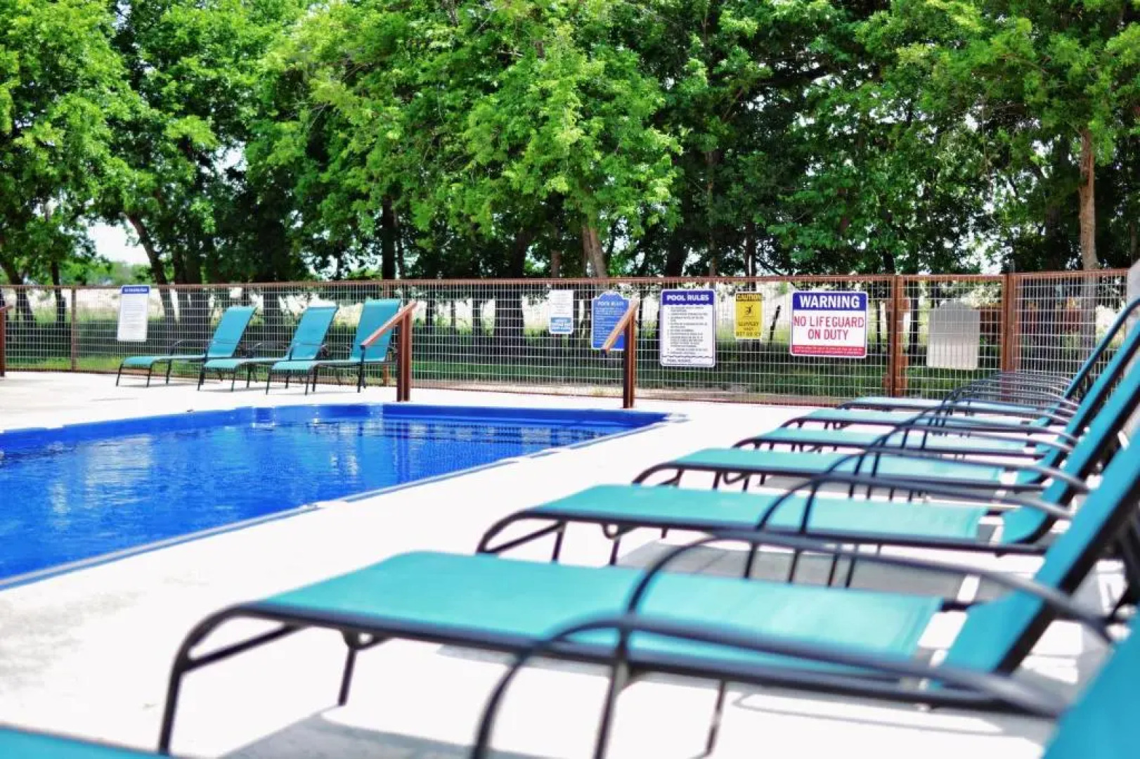 2 Son's Geronimo - Birdhouse Cabin