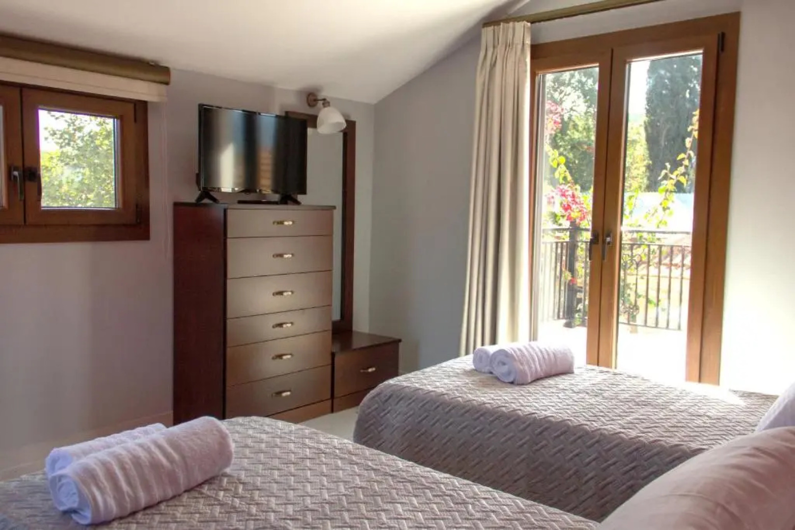 Zissis Villa & pool 5min drive to beach