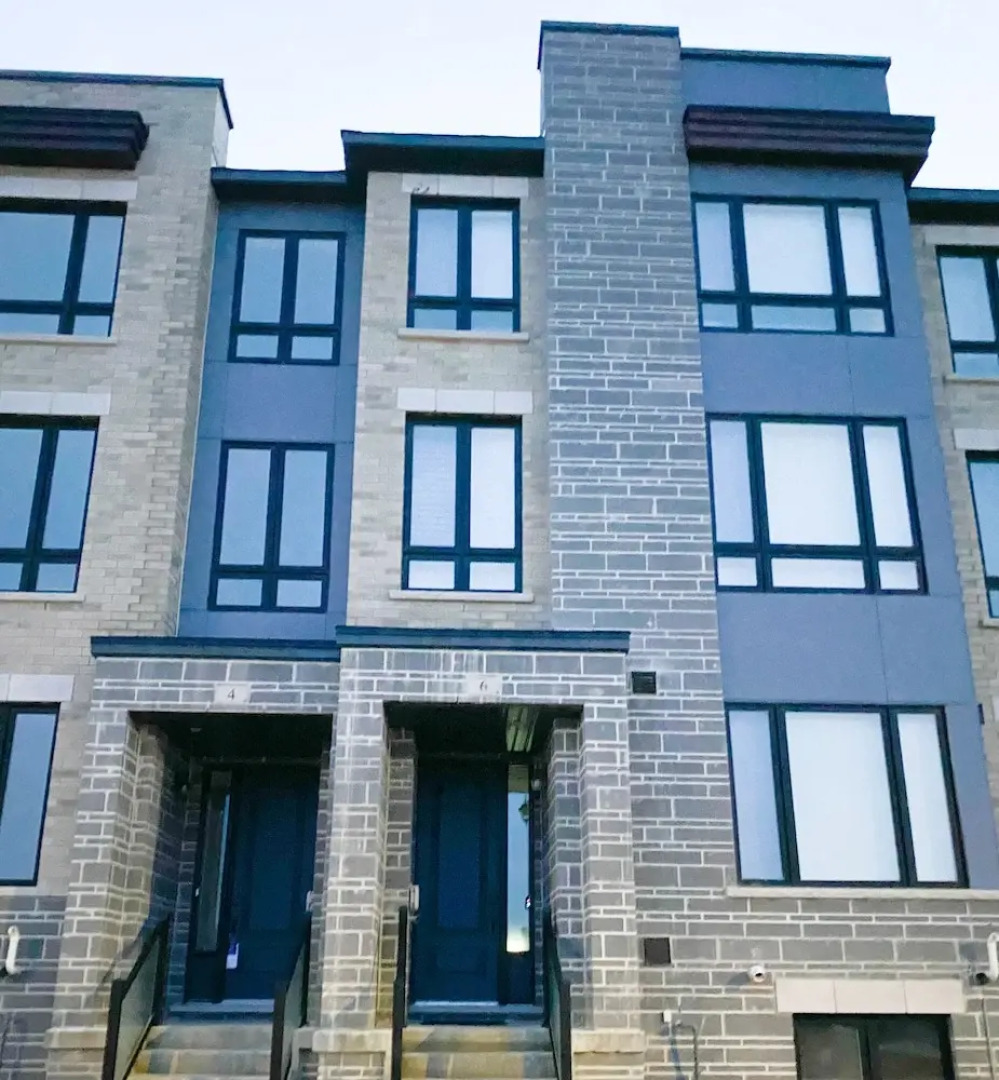 Elegant  Private Master Bed in Townhouse