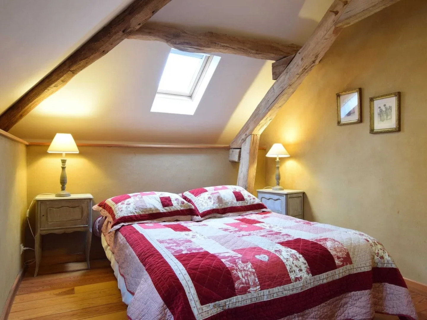 Castle Wing Situated in the Heart of a Quiet