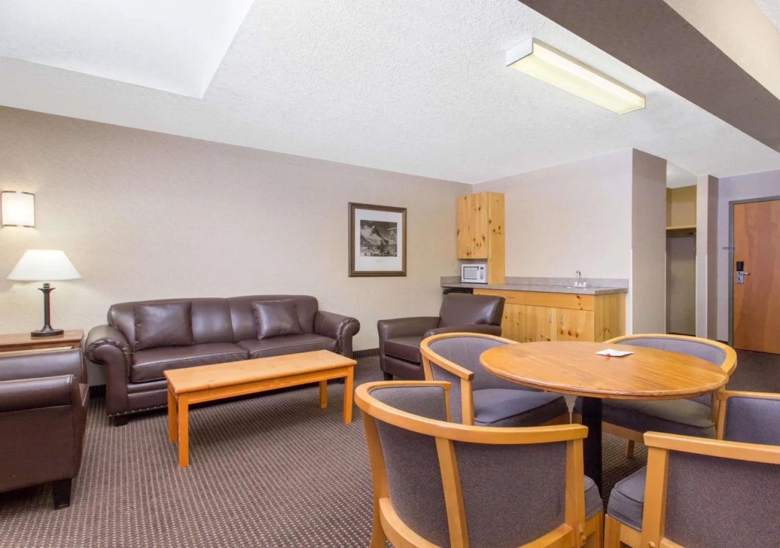 Canmore Inn & Suites