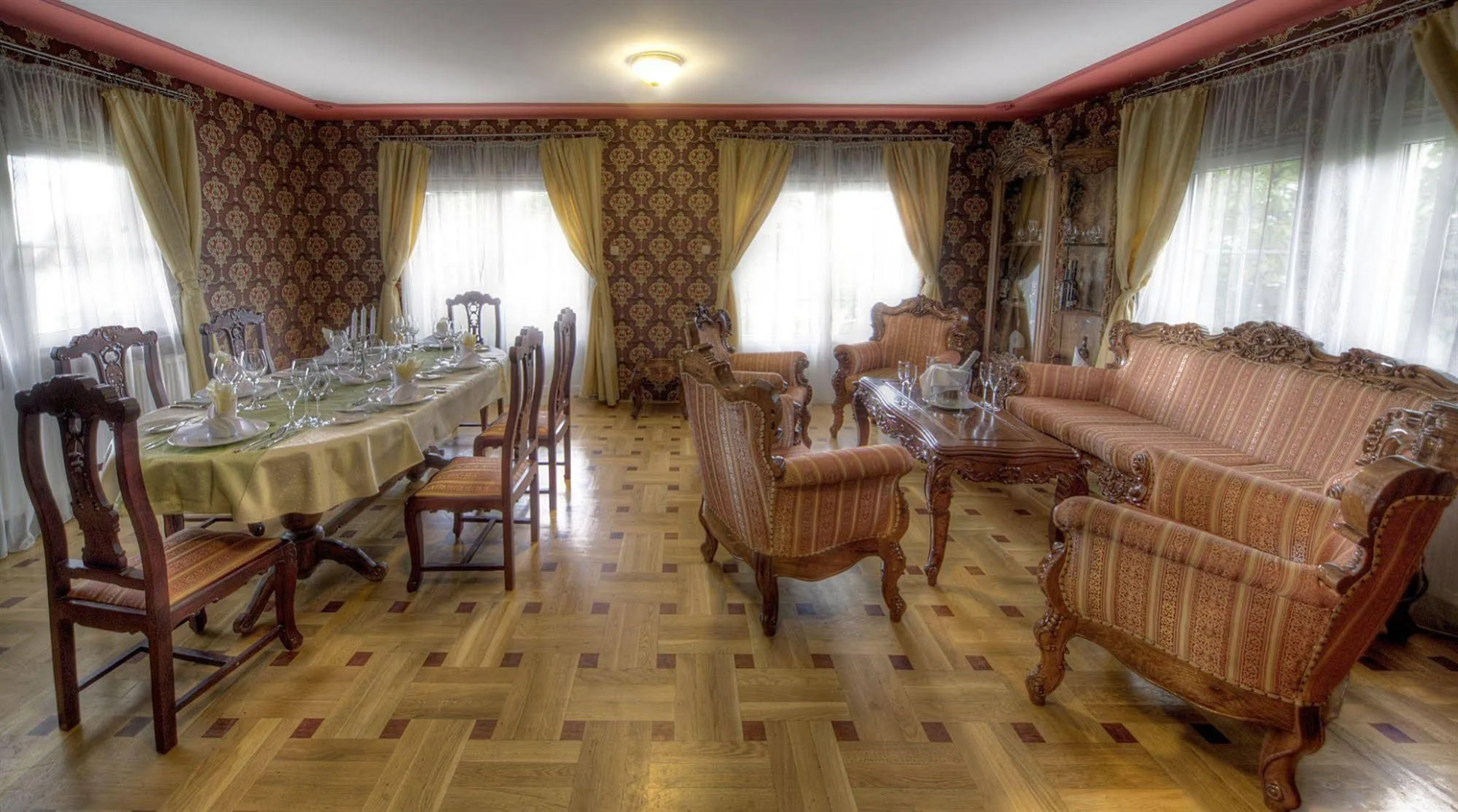 Fried Castle Hotel and Restaurant