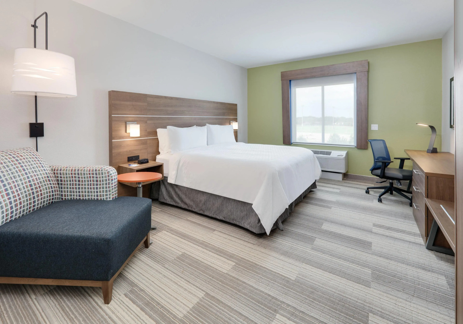 Holiday Inn Express & Suites Plano - The Colony by IHG