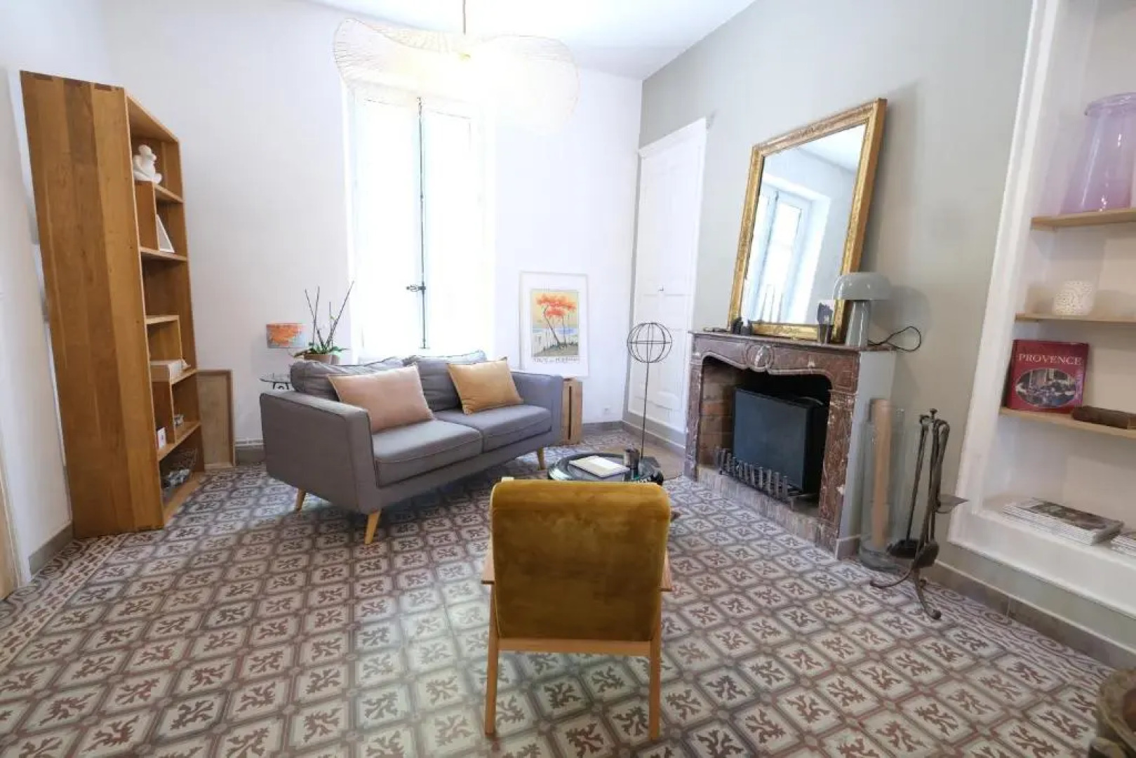 LS6-359 CASTEU Très belle Maison de maitre en plein cœur du village de Barbentane, proche d'Avignon, 12 couchages