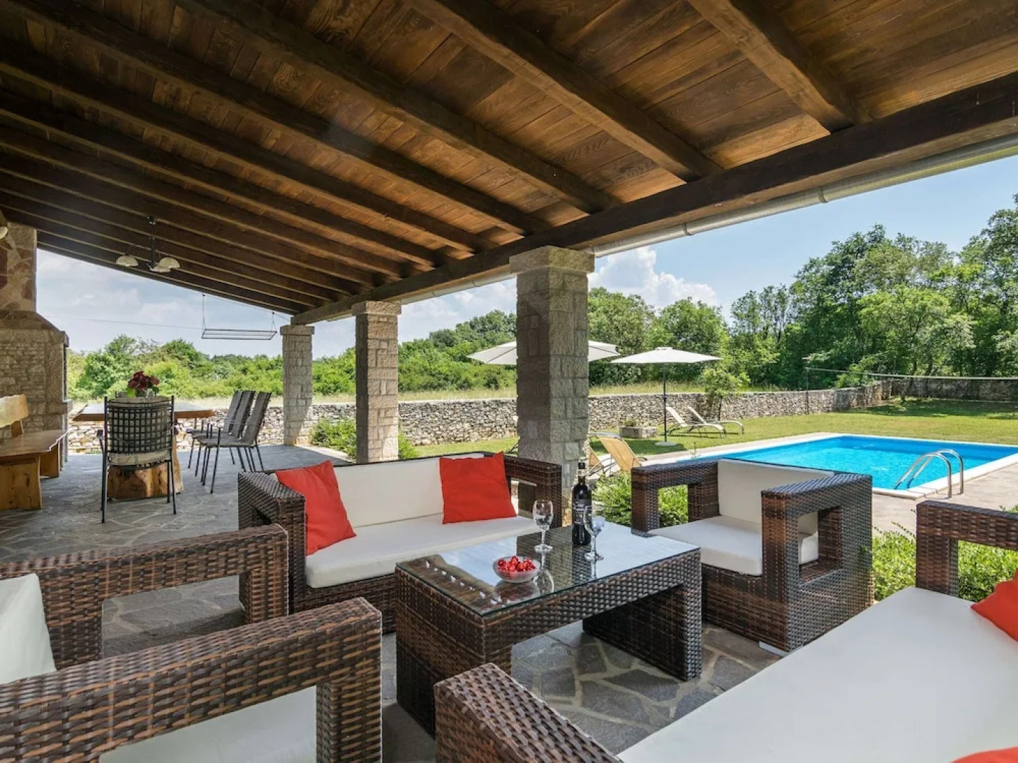 Spacious Villa in Tinjan With Pool