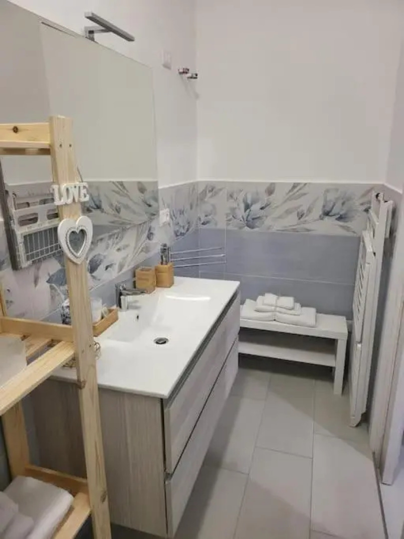 NewLife 8.15 Holiday Home White