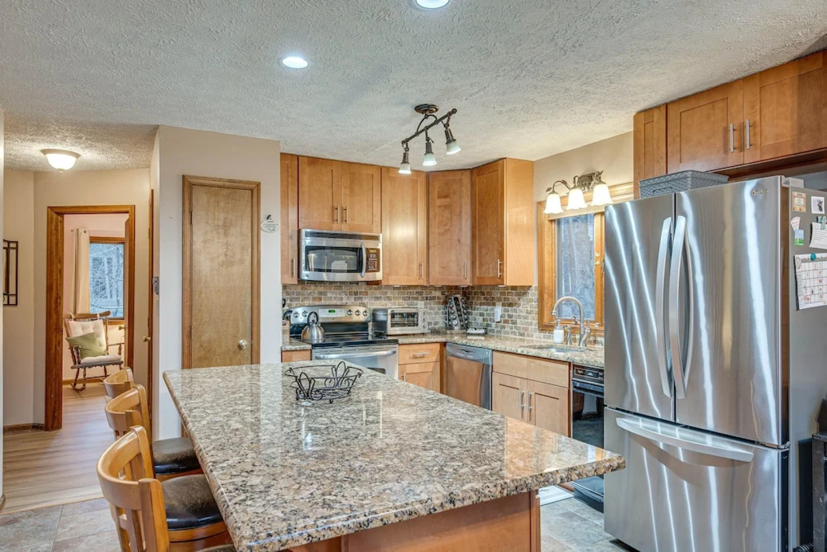 Eco-friendly Poconos Cabin w/ EV Charger!