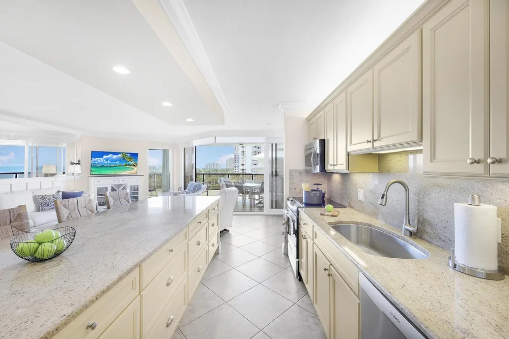 Cozy Beachfront Getaway With Pool and spa