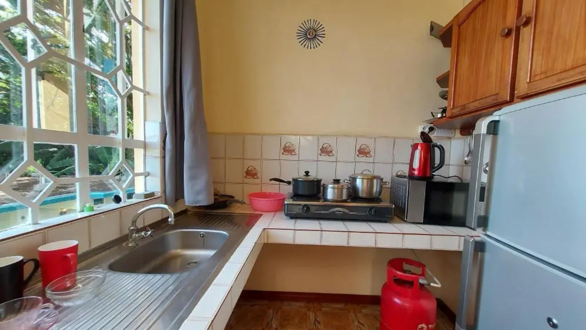 Allamanda Studios and Apartments