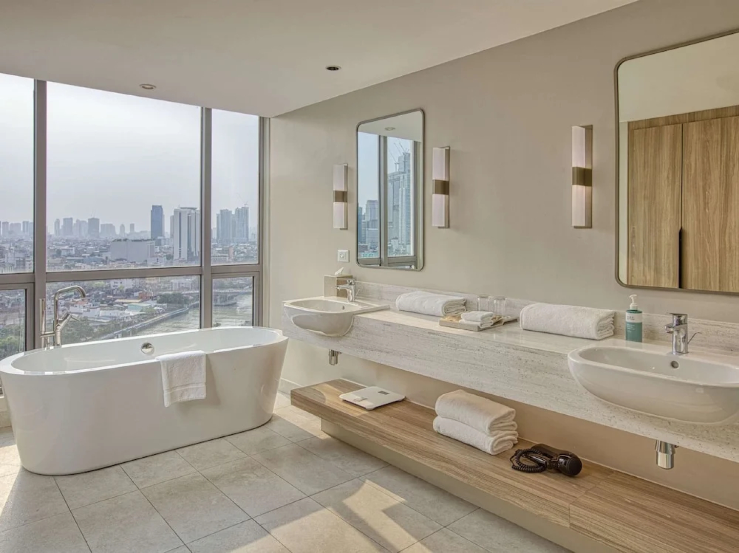 Lower Penthouse Unit in Acqua Residences