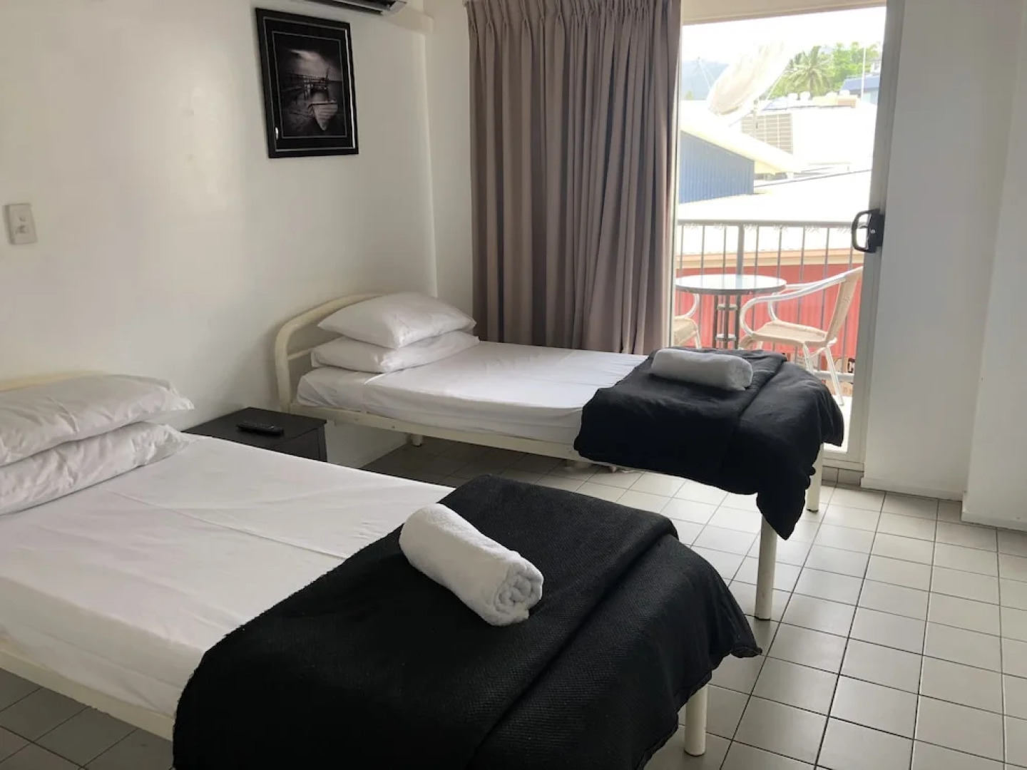 Airlie Waterfront Motel Accommodation