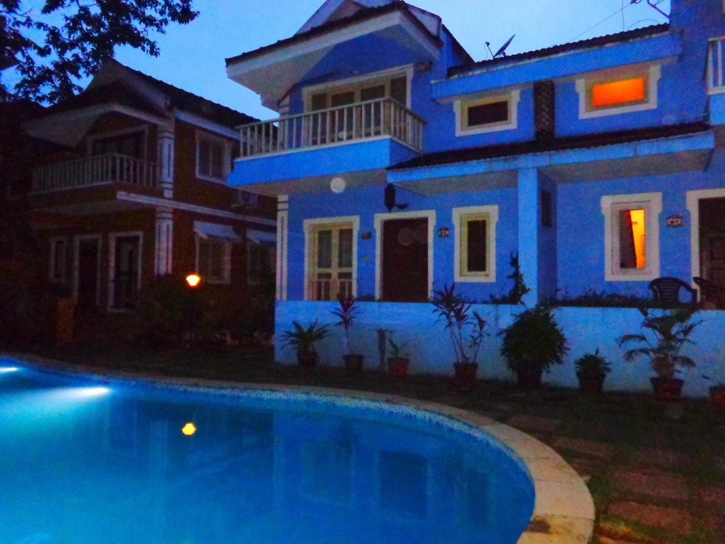 Ocean Waves Casa Blanca