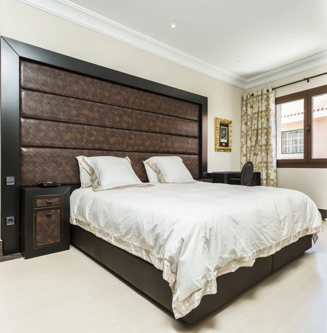 Rok Plaza - Only Adults