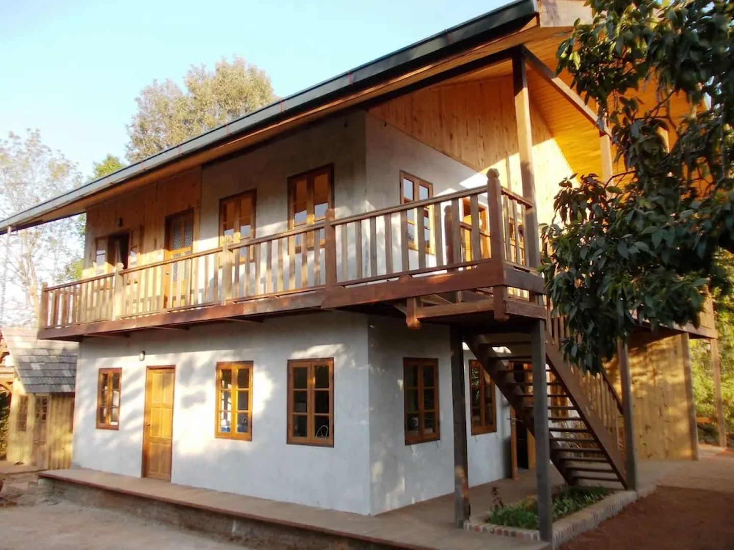 Thitaw Lay House B & B