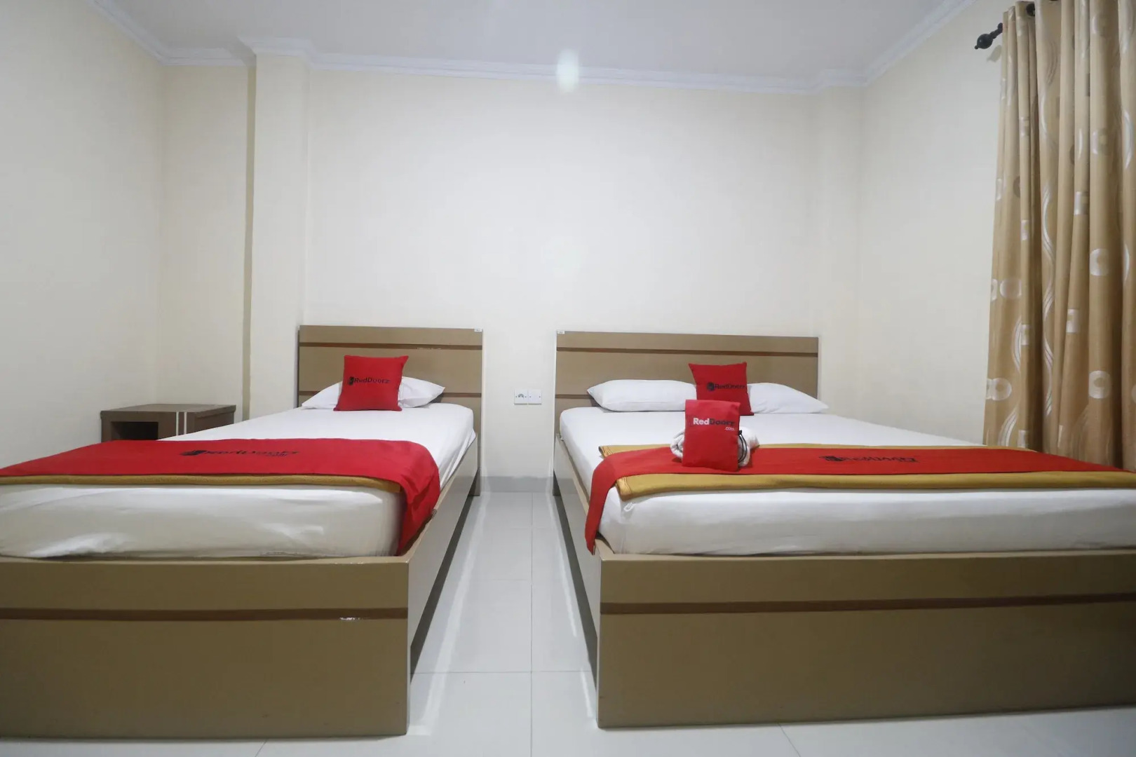 RedDoorz Plus near WTC Batanghari Mall