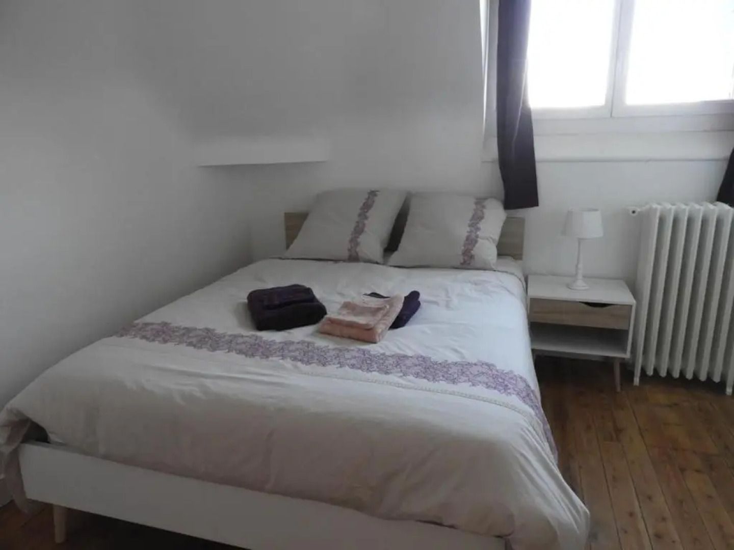 MAISON ÉCOMMOY, 5 PIèCES, 14 PERSONNES - FR-1-410-318