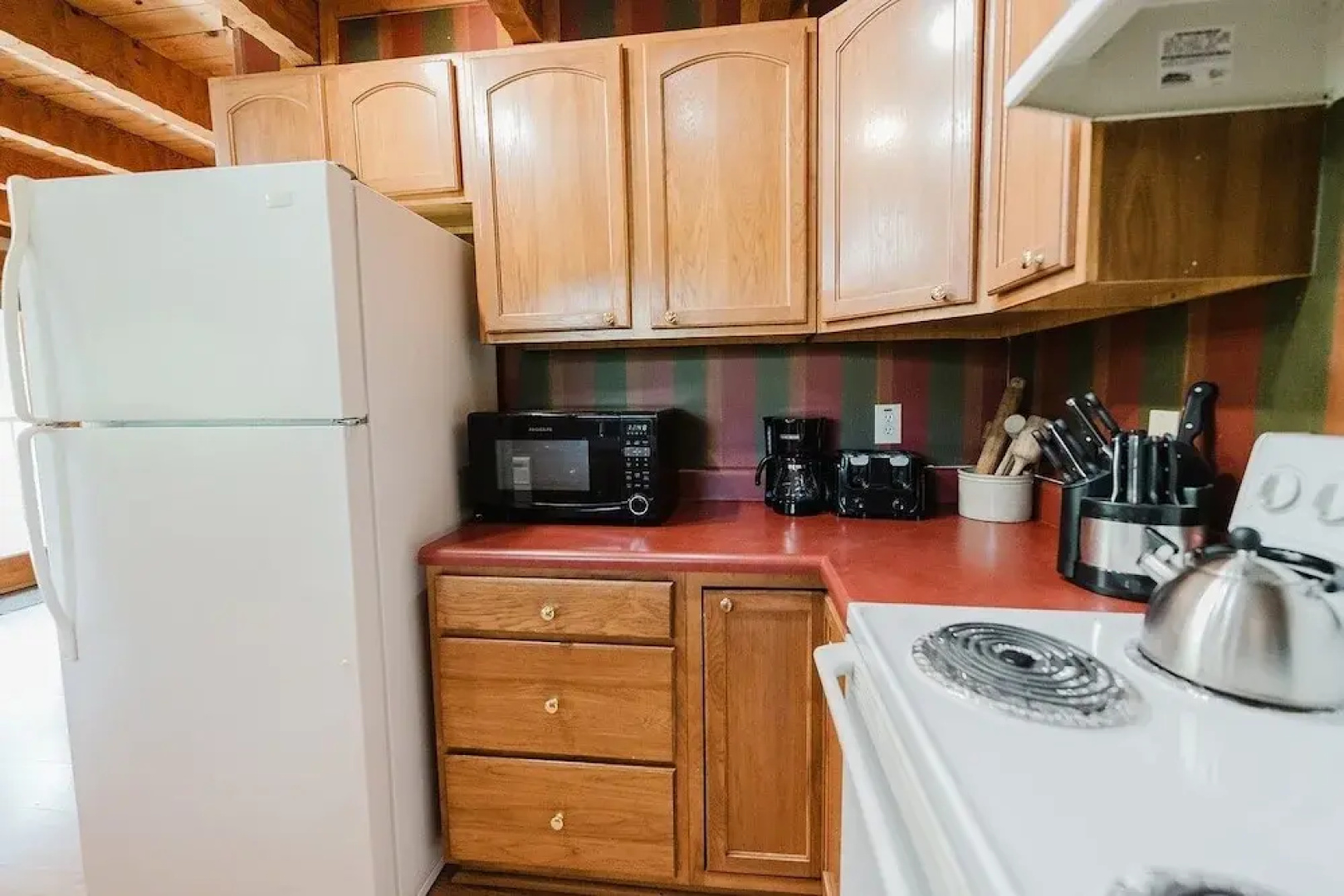 Big Kahuna Lodge 3 Bedroom Cabin by RedAwning
