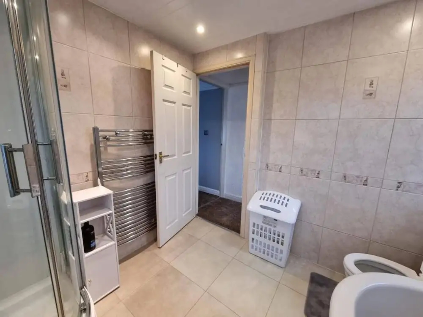 3 Bed Spacious House With Parking