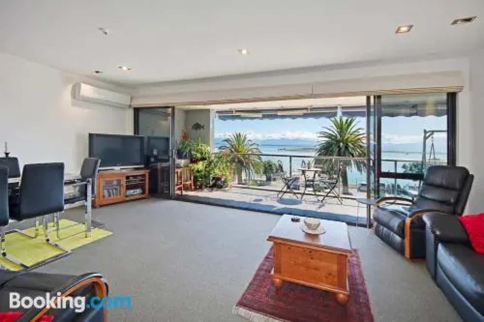 The Waterfront Penthouse 11