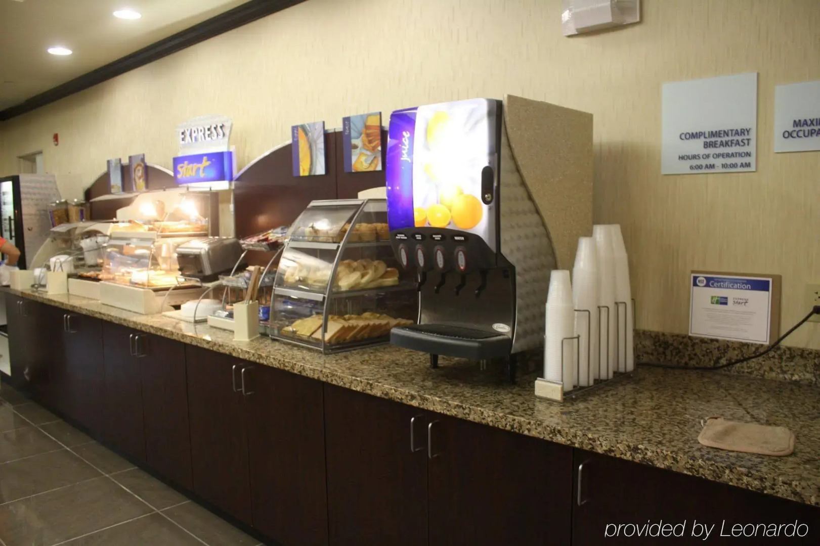 Holiday Inn Express and Suites Fairmont by IHG