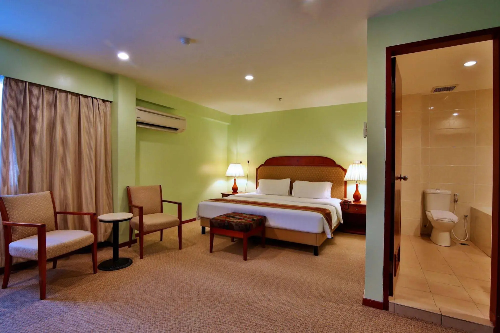 OYO 597 Winner Hotel