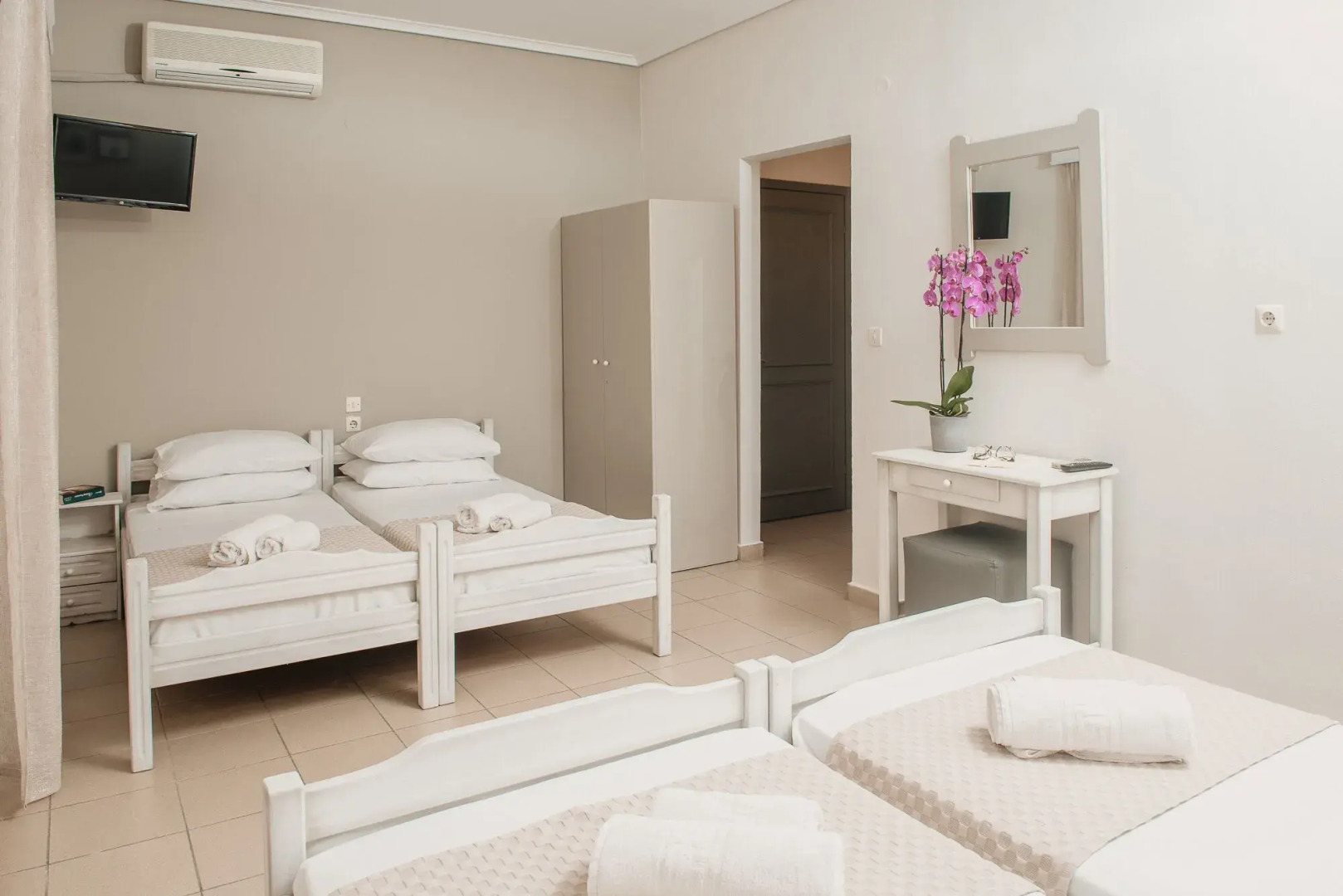 Aqua Beachfront Elegant Hotel