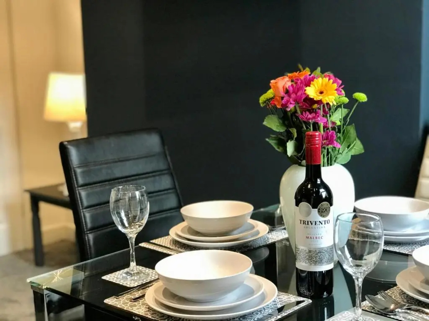 Stylish 3 Bedroom House Only 5 Mins From M6/m58