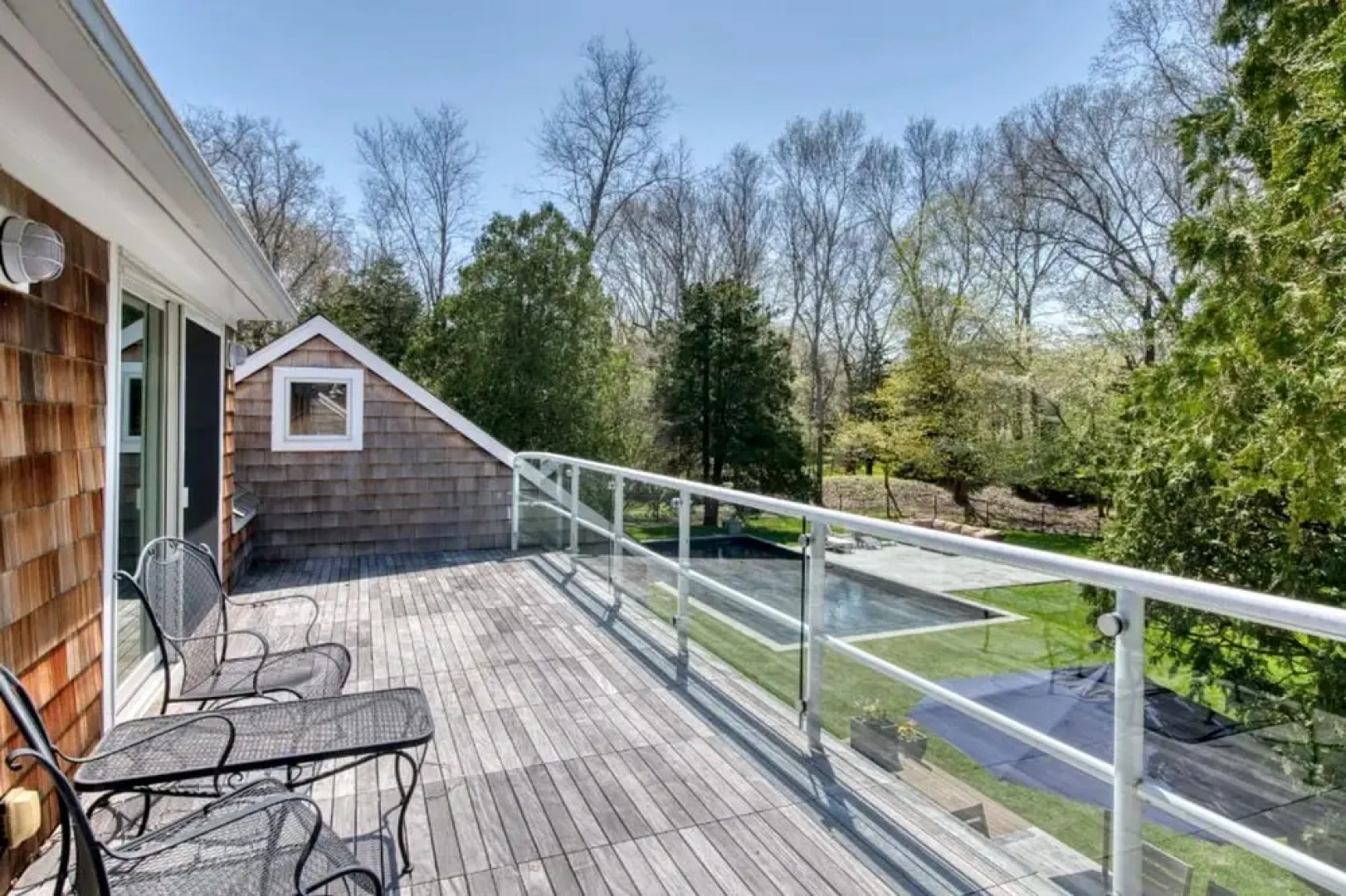 Spacious 5-br 4-bath Pool in East Hamptons