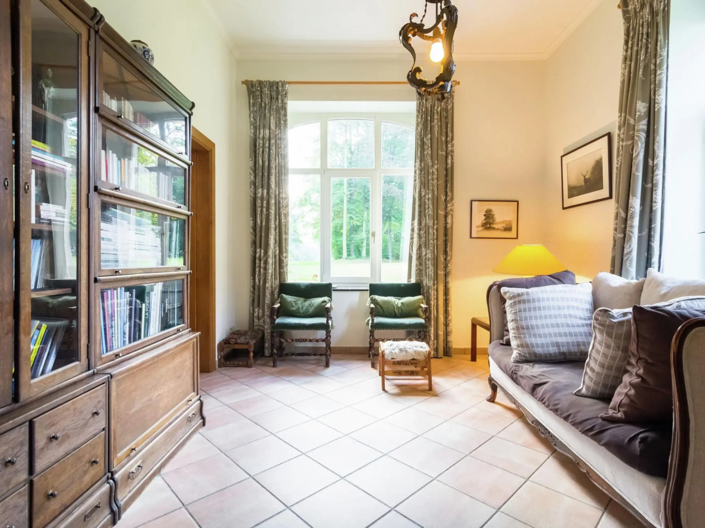 Beautiful Mansion in Beauplateau near Forest