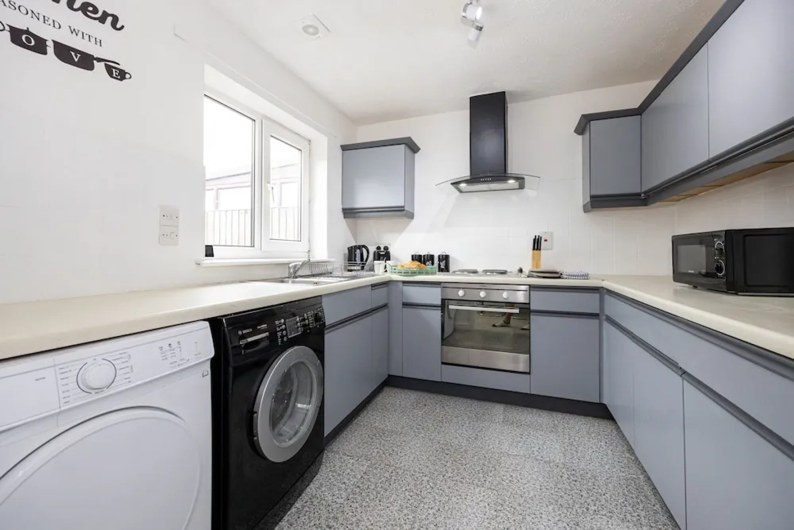 Captivating 3-bed House in Blackburn