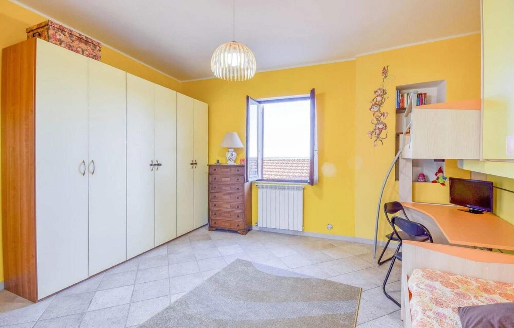 Stunning Home in Vado Ligure With 2 Bedrooms and Wifi