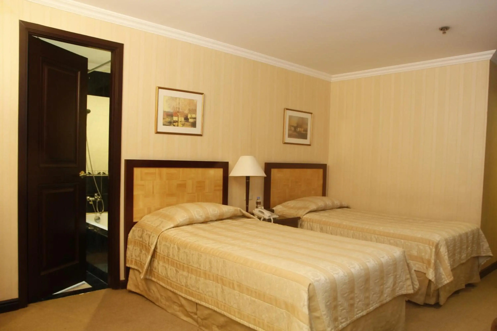 Herald Suites Solana