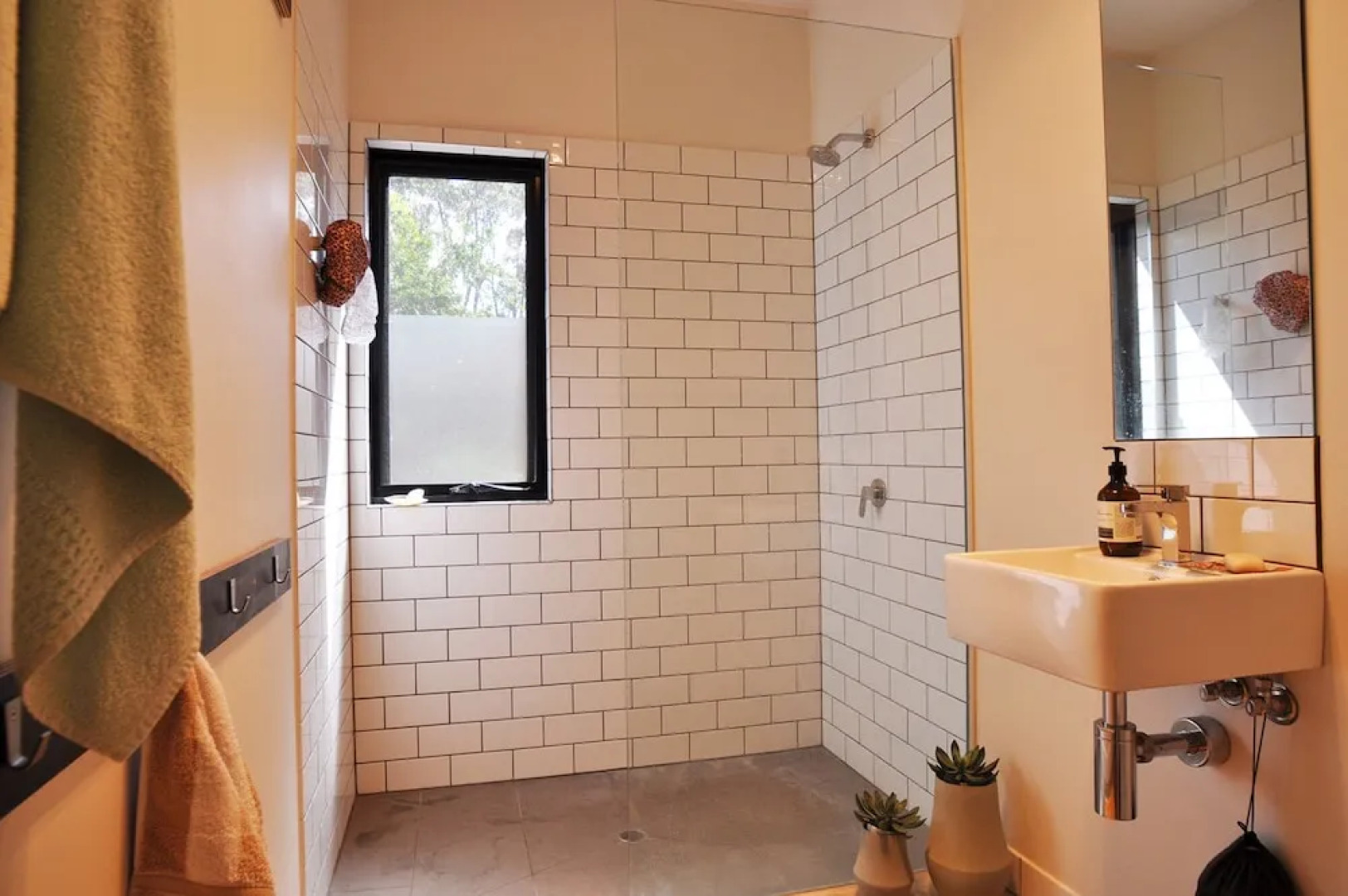 Armstrong'S - Close To Beach